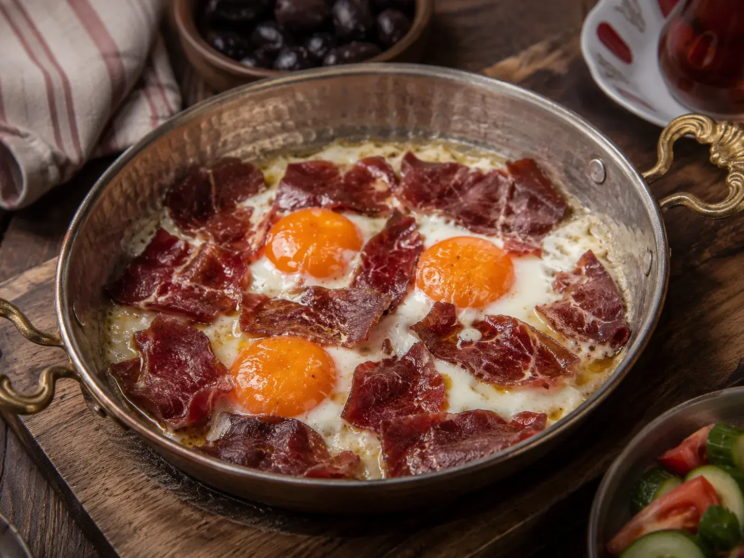 Pastırmalı Yumurta tarifi